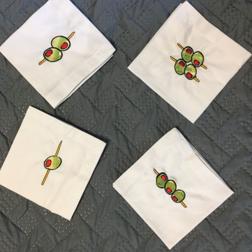 Linen Dinner Napkin Set with Olive Design